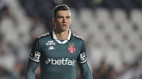 RJ – RIO DE JANEIRO – 31/05/2025 – BRASILEIRO A 2025, VASCO X BRAGANTINO – Leo Jardim goleiro do Vasco durante partida contra o Bragantino no estadio Sao Januario pelo campeonato Brasileiro A 2025. Foto: Thiago Ribeiro/AGIF