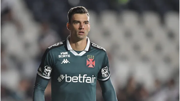 RJ - RIO DE JANEIRO - 31/05/2025 - BRASILEIRO A 2025, VASCO X BRAGANTINO - Leo Jardim goleiro do Vasco durante partida contra o Bragantino no estadio Sao Januario pelo campeonato Brasileiro A 2025. Foto: Thiago Ribeiro/AGIF