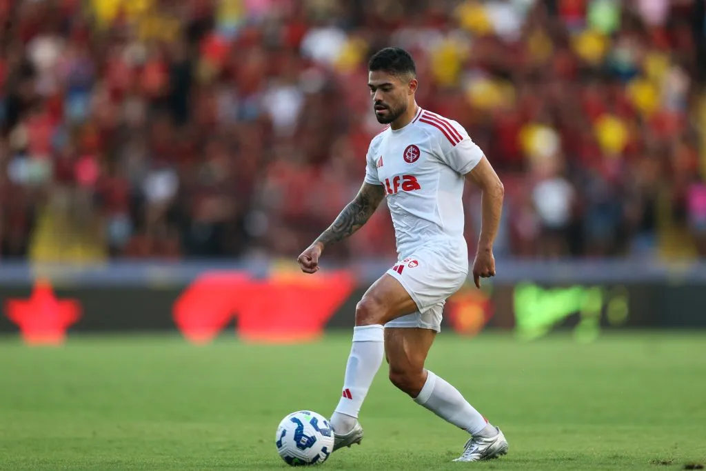 Bruno Tabata jogador do Internacional durante a partida entre Sport e Internacional – Foto: Marlon Costa/AGIF