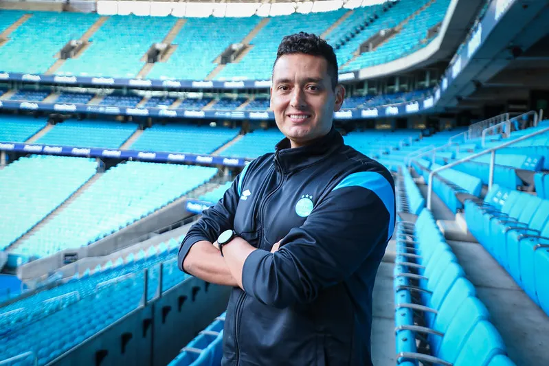 Cyro Leães, novo treinador do Grêmio (Reprodução/Caroline Motta/Grêmio FBPA)