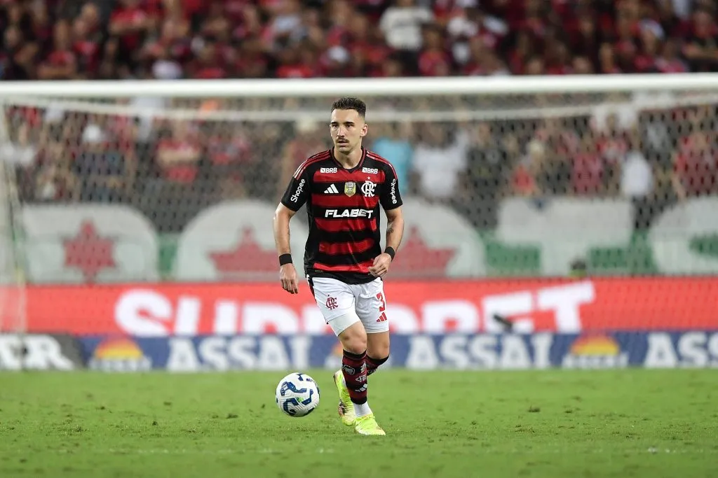 RJ – RIO DE JANEIRO – 01/06/2025 – BRASILEIRO A 2025, FLAMENGO X FORTALEZA – LEO ORTIZ jogador do Flamengo durante partida contra o Fortaleza no estadio Maracana pelo campeonato Brasileiro A 2025. Foto: Thiago Ribeiro/AGIF
