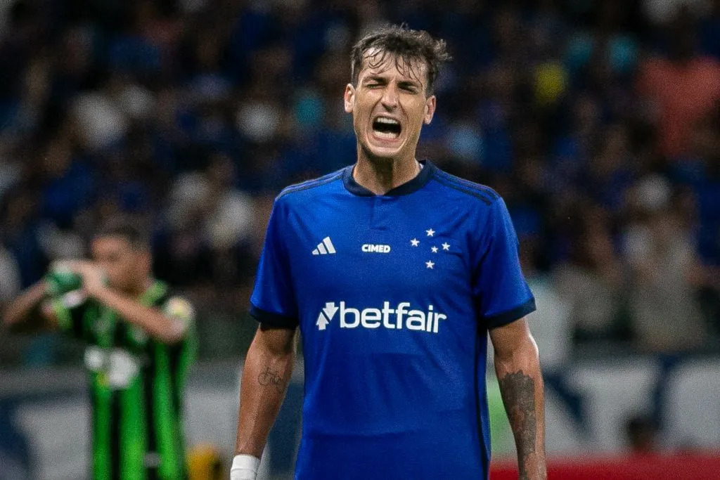 MG – BELO HORIZONTE – 15/02/2024 – MINEIRO 2024, CRUZEIRO X AMERICA-MG – Juan Dinenno jogador do Cruzeiro durante partida contra o America-MG no estadio Mineirao pelo campeonato Mineiro 2024. Foto: Fernando Moreno/AGIF