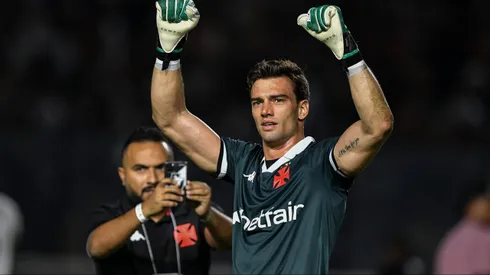 RJ – RIO DE JANEIRO – 21/05/2024 – COPA DO BRASIL 2024, VASCO X FORTALEZA – Leo Jardim goleiro do Vasco comemora vitoria por penaltis em decisao durante partida contra o Fortaleza no estadio Sao Januario pelo campeonato Copa Do Brasil 2024. Foto: Thiago Ribeiro/AGIF