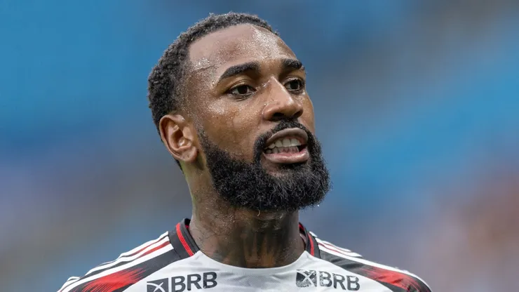 Gerson jogador do Flamengo durante partida contra o Grêmio no estádio Arena do Grêmio pelo campeonato Brasileiro A 2025. Foto: Liamara Polli/AGIF
