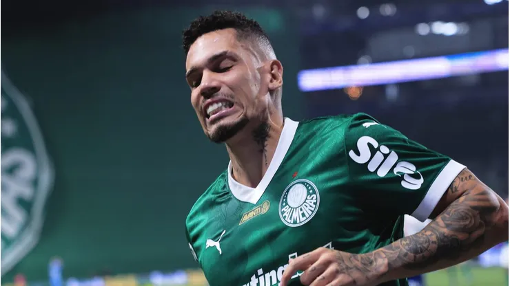 Paulinho ainda não engrenou no Palmeiras.