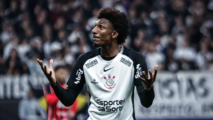 SP - SAO PAULO - 01/06/2025 - BRASILEIRO A 2025, CORINTHIANS X VITORIA - Talles Magno jogador do Corinthians lamenta durante partida contra o Vitoria no estadio Arena Corinthians pelo campeonato Brasileiro A 2025. Foto: Fabio Giannelli/AGIF
