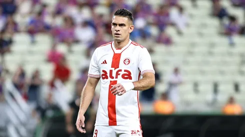 Borre jogador do Internacional durante partida contra o Fortaleza no estadio Arena Castelao pelo campeonato Brasileiro A 2025. Foto: Baggio Rodrigues/AGIF