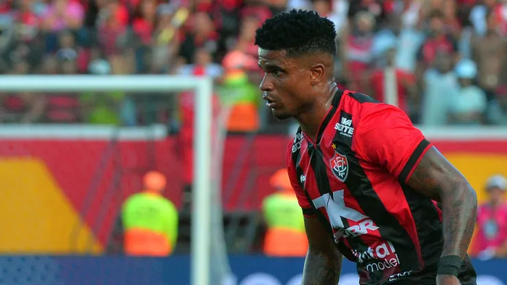 Jamerson, jogador do Vitoria durante partida contra o Bahia no estádio Barradão pelo campeonato Baiano 2025. Foto: Walmir Cirne/AGIF