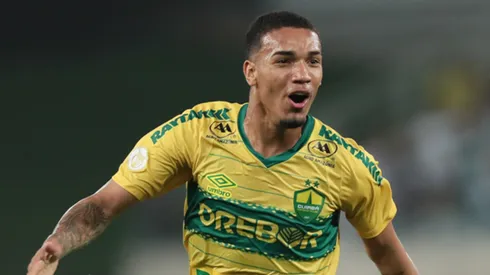 MT – CUIABA – 02/07/2023 – BRASILEIRO A 2023, CUIABA X SANTOS – Denilson jogador do Cuiaba comemora seu gol durante partida contra o Santos no estadio Arena Pantanal pelo campeonato Brasileiro A 2023. Foto: Gil Gomes/AGIF