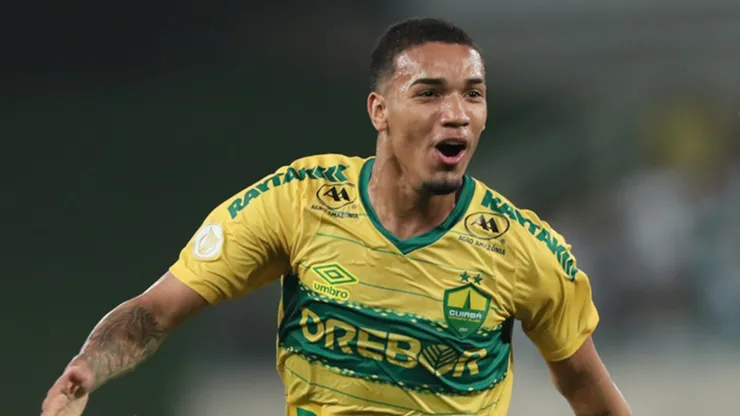 MT - CUIABA - 02/07/2023 - BRASILEIRO A 2023, CUIABA X SANTOS - Denilson jogador do Cuiaba comemora seu gol durante partida contra o Santos no estadio Arena Pantanal pelo campeonato Brasileiro A 2023. Foto: Gil Gomes/AGIF