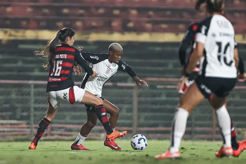 Jhonson, atacante do Corinthians, durante duelo contra o Flamengo (Reprodução/Rebeca Reis/Staff Images Woman/CBF)