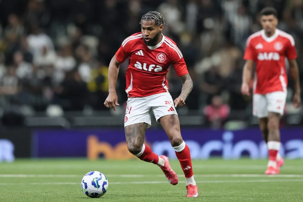 Wesley jogador do Internacional durante partida contra o Atlético-MG –  Foto: Gilson Lobo/AGIF