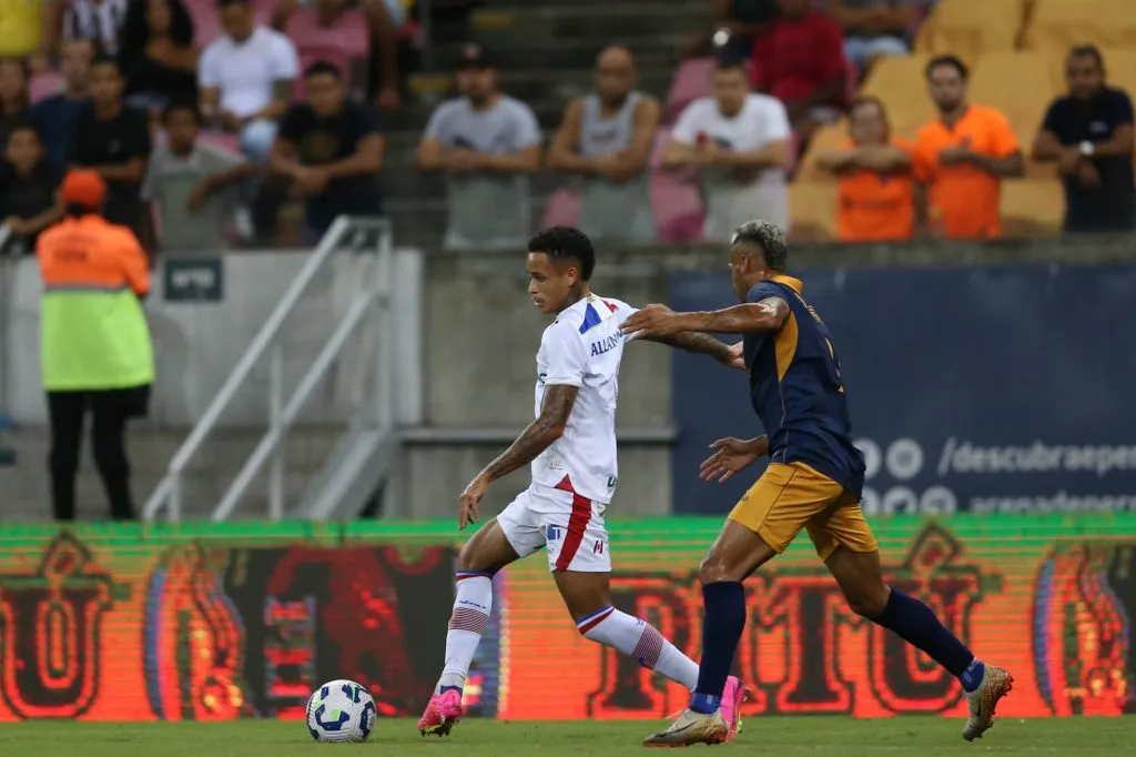 Allanzinho jogador do Fortaleza durante a partida entre Retro e Fortaleza na Arena de Pernambuco, válida pela Copa do Brasil 2025. Foto: Marlon Costa/AGIF