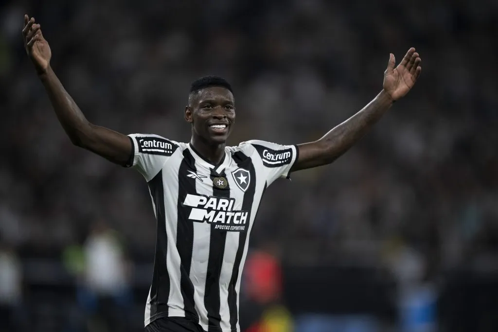 RJ – RIO DE JANEIRO – 23/10/2024 – COPA LIBERTADORES 2024, BOTAFOGO X PENAROL – Luiz Henrique jogador do Botafogo comemora seu gol durante partida contra o Penarol no estadio Engenhao pelo campeonato Copa Libertadores 2024. Foto: Jorge Rodrigues/AGIF
