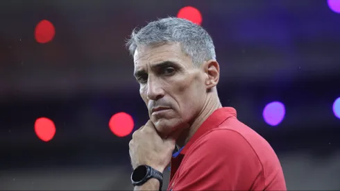 CE – FORTALEZA – 25/05/2025 – BRASILEIRO A 2025, FORTALEZA X CRUZEIRO – Vojvoda tecnico do Fortaleza durante partida contra o Cruzeiro no estadio Arena Castelao pelo campeonato Brasileiro A 2025. Foto: Lucas Emanuel/AGIF
