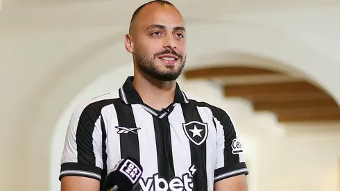 - Apresentação de Arthur Cabral - Foto: Vitor Silva/Botafogo.