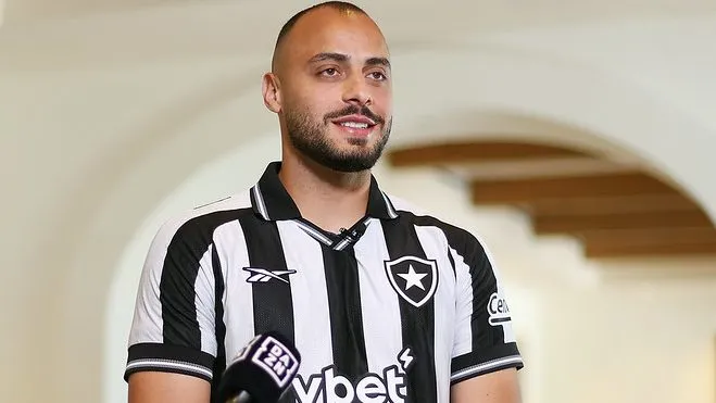 – Apresentação de Arthur Cabral – Foto: Vitor Silva/Botafogo.