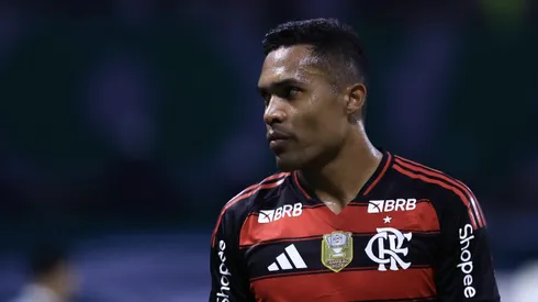 Alex sandro jogador do Flamengo durante partida contra o Palmeiras no estadio Arena Allianz Parque pelo campeonato Brasileiro A 2025. Foto: Marcello Zambrana/AGIF