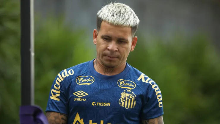 Soteldo jogador do Santos durante treino no Centro de Treinamento CT Rei Pele, neste domingo (05). Foto: Reinaldo Campos/AGIF