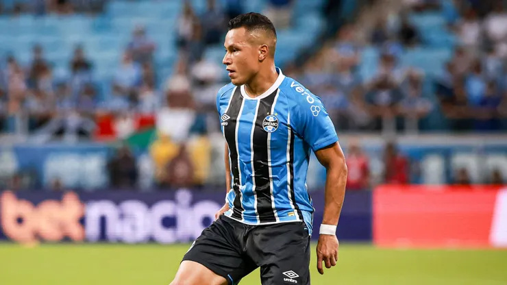 RS - PORTO ALEGRE - 04/05/2025 - BRASILEIRO A 2025, GREMIO X SANTOS - Marlon jogador do Gremio durante partida contra o Santos no estadio Arena do Gremio pelo campeonato Brasileiro A 2025. Foto: Maxi Franzoi/AGIF