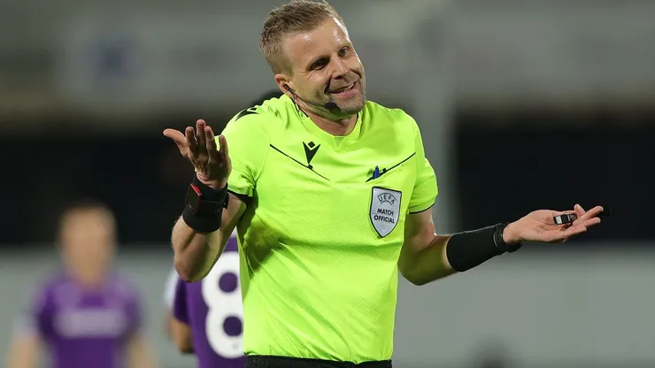 Árbitro Glenn Nyberg. (Photo by Gabriele Maltinti/Getty Images)
