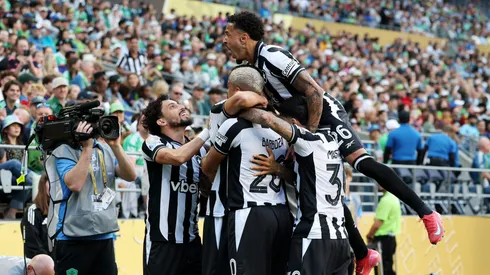 Jogadores do Fogão comemorando gol em Botafogo x Seattle Sounders. (Photo by Buda Mendes/Getty Images)