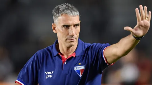 Vojvoda durante confronto contra o Vasco no Brasileirão 2025.