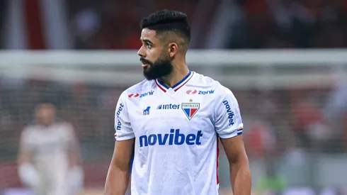 Felipe Jonatan durante confronto contra o Internacional no Brasileirão 2024.