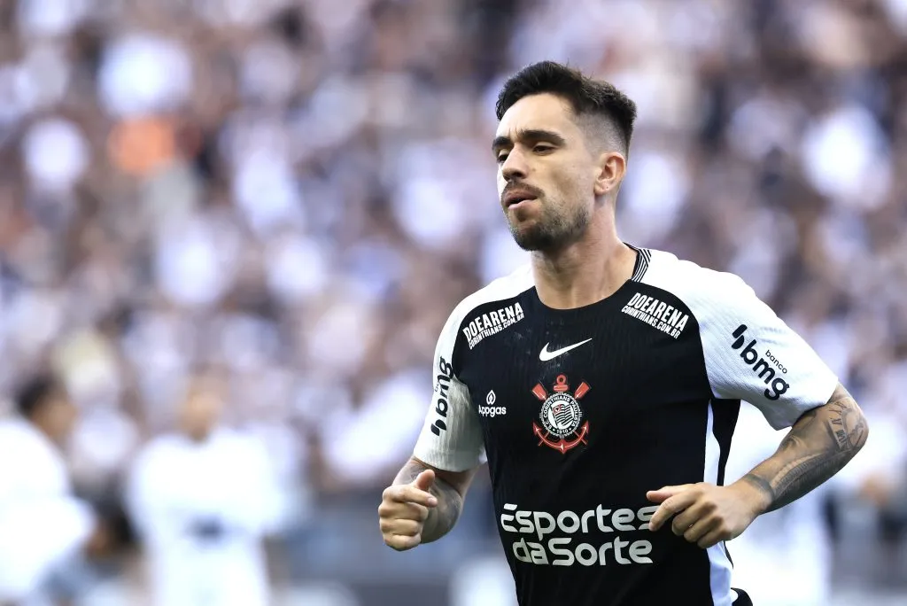 SP – SAO PAULO – 18/05/2025 – BRASILEIRO A 2025, CORINTHIANS X SANTOS – Igor Coronado jogador do Corinthians durante partida contra o Santos no estadio Arena Corinthians pelo campeonato Brasileiro A 2025. Foto: Marcello Zambrana/AGIF