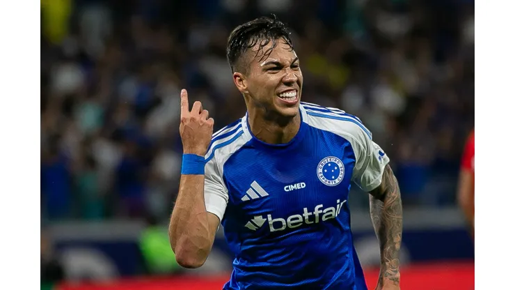 Kaio Jorge durante confronto contra o Vila Nova na Copa do Brasil 2025.