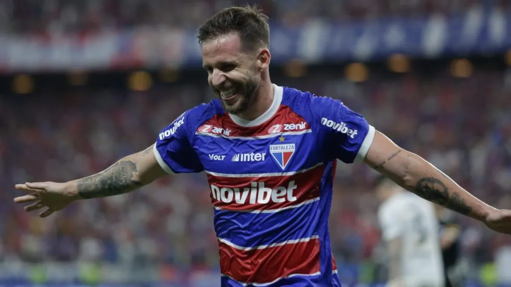 Lucas Sasha, volante do Fortaleza. Foto: Lucas Emanuel/AGIF