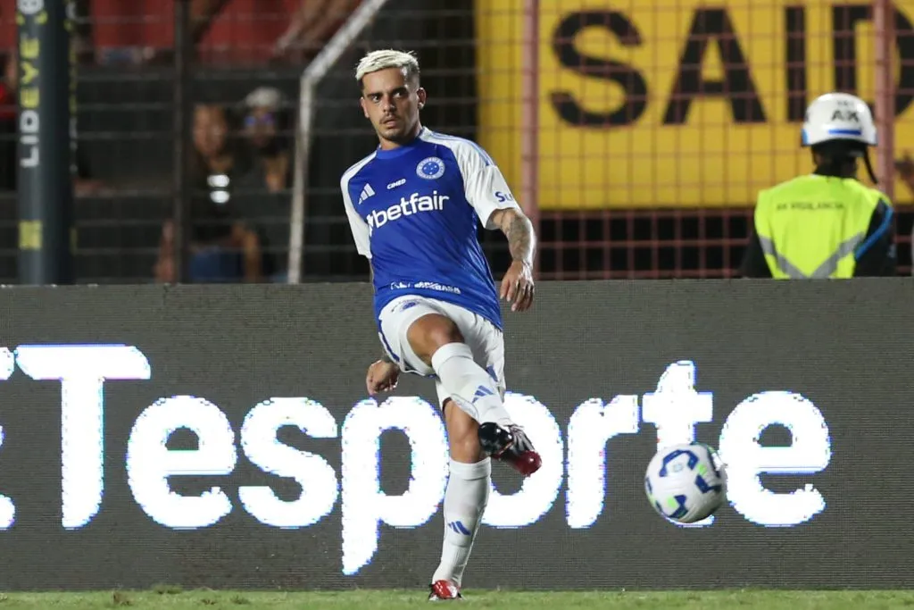Fagner jogador do Cruzeiro durante a partida contra o Sport – Foto: Marlon Costa/AGIF