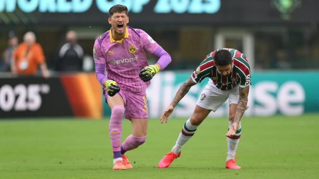 Kobel durante Fluminense x Borussia Dortmund. (Photo by David Ramos/Getty Images)