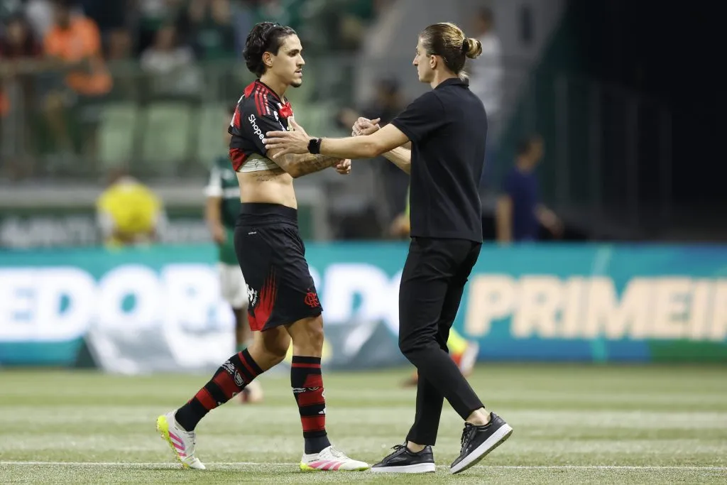 SAO PAULO, BRAZIL – MAY 25: Pedro (L) of Flamengo celebrates with team coach Filipe Luis after a match between Palmeiras and Flamengo as part of Brasileirao 2025 at Allianz Parque on May 25, 2025 in Sao Paulo, Brazil. (Photo by Miguel Schincariol/Getty Images)