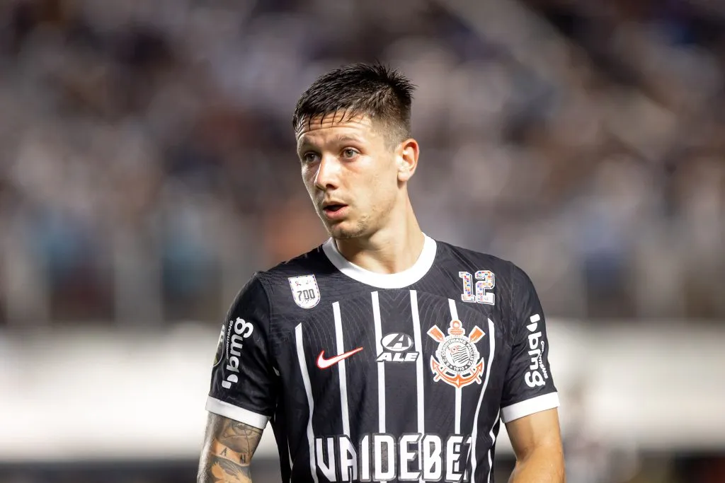 SP – SANTOS – 07/02/2024 – PAULISTA 2024, SANTOS X CORINTHIANS – Rodrigo Garro jogador do Corinthians durante partida contra o Santos no estadio Vila Belmiro pelo campeonato Paulista 2024. Foto: Leonardo Lima/AGIF