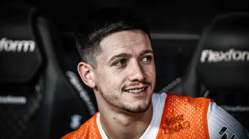 Rodrigo Garro jogador do Corinthians durante chegada da equipe para partida contra o Mirassol no estadio Arena Corinthians pelo campeonato Paulista 2025.