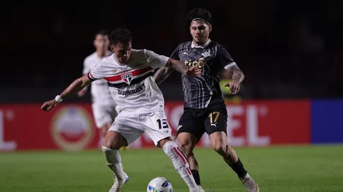 Grêmio tem concorrência do exterior pelo volante Caíque