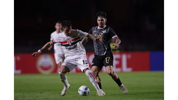 Grêmio tem concorrência do exterior pelo volante Caíque