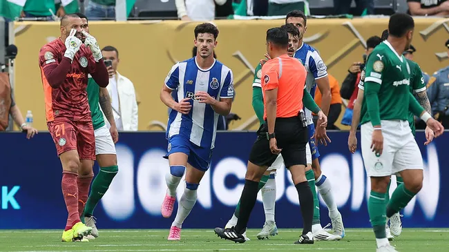 O goleiro Weverton, da SE Palmeiras, em jogo contra a equipe do FC Porto, durante partida válida pela fase de grupos, da Copa Mundial de Clubes da FIFA, no Metlife Stadium. (Foto: Cesar Greco/Palmeiras/by Canon)