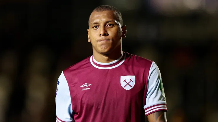 Luizão em partida do West Ham Sub-21 com o Newport County (Foto: Ryan Hiscott/Getty Images)