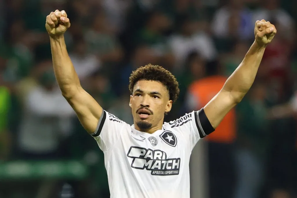 Adryelson se destacou no Brasil atuando pelo Botafogo. Foto: Joisel Amaral/AGIF