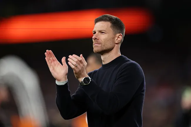 Xabi Alonso comandando o Bayer Leverkusen-ALE em 2024 –  (Photo by Alex Grimm/Getty Images)
