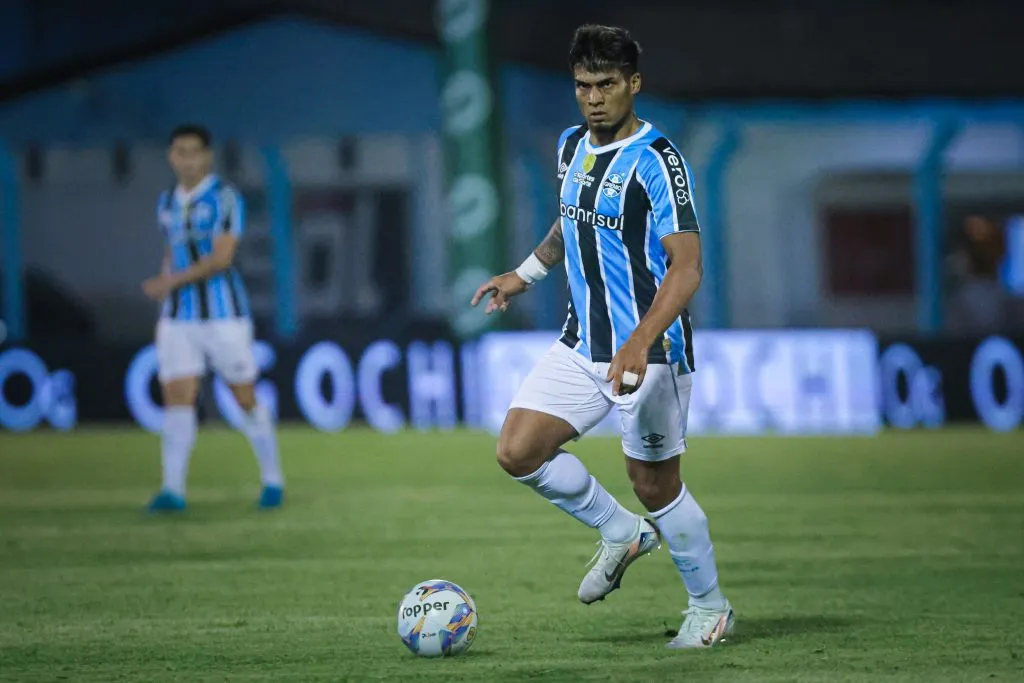 RS – NOVO HAMBURGO – 29/01/2025 – GAUCHO 2025, MONSOON X GREMIO – Matias Arezo jogador do Gremio durante partida contra o Monsoon no estadio Do Vale pelo campeonato Gaucho 2025. Foto: Maxi Franzoi/AGIF