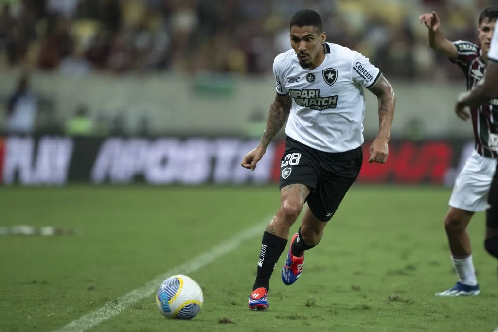 Allan destacou o sonho de jogar o Mundial pelo Botafogo – Foto: Jorge Rodrigues/AGIF.