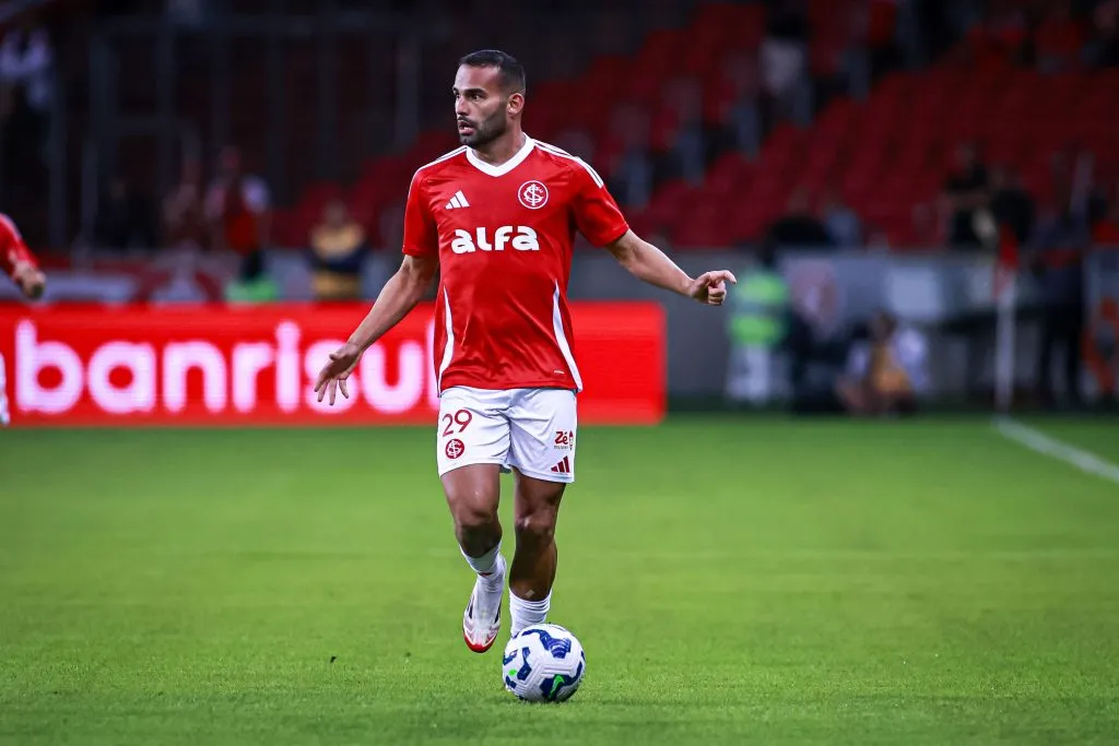 Thiago Maia em ação pelo Internacional. Foto: Maxi Franzoi/AGIF