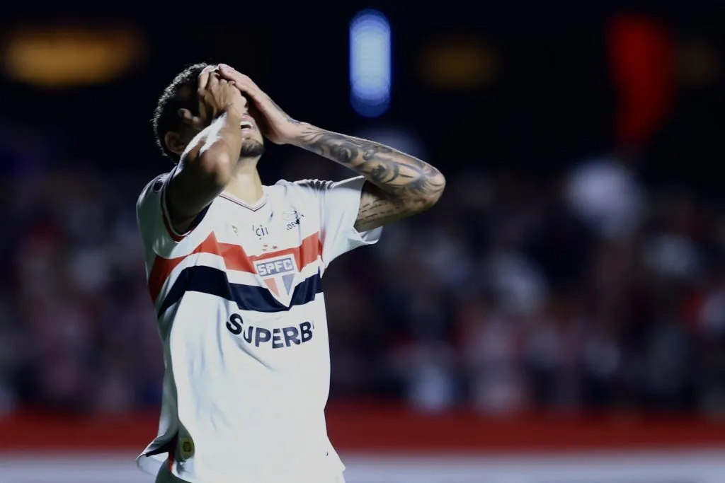 Alves não deve jogar mais pelo São Paulo – Foto: Marcello Zambrana/AGIF.