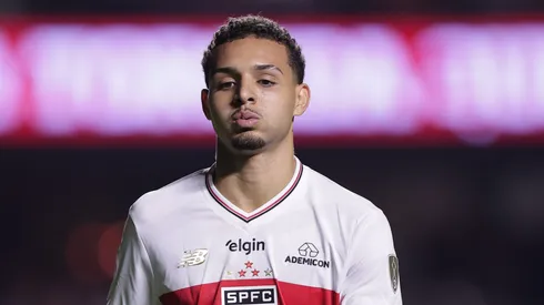 Alves está de saída do São Paulo.