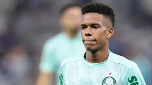 MG – BELO HORIZONTE – 01/06/2025 – BRASILEIRO A 2025, CRUZEIRO X PALMEIRAS – Estevao jogador do Cruzeiro durante aquecimento antes da partida contra o Palmeiras no estadio Mineirao pelo campeonato Brasileiro A 2025. Foto: Gilson Lobo/AGIF