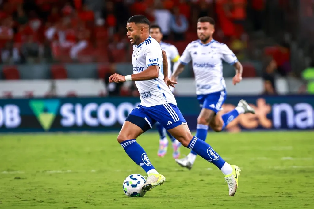 Wanderson durante partida contra o Internacional no Campeonato Brasileiro de 2025. Foto: Maxi Franzoi/AGIF