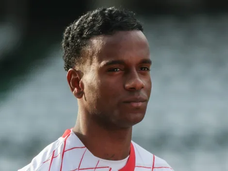 Vasco toma nova decisão sobre chegada de Helinho após negativa